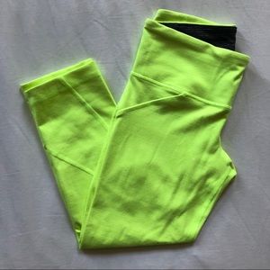 Under Armour Neon Cotton-Like HeatGear Capris